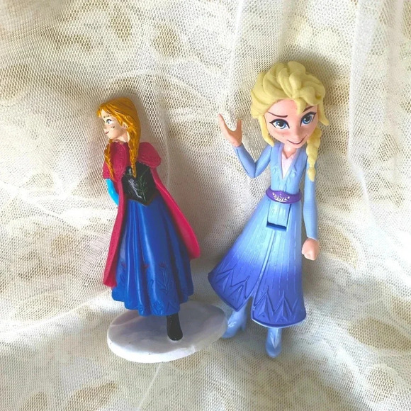 Miniature Disney Frozen Princess Elsa & Anna set of 2 toy figurines - Picture 2 of 6